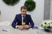 Министр Арктики Алексей Чекунков начал визит в Салехард с посещения храма