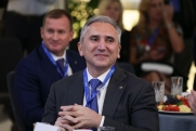 Тюменский губернатор занял первое место среди глав регионов УрФО: рейтинг от аналитиков