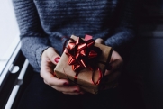 Психолог Игонина рассказала, как правильно намекнуть на подарок
