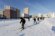 Сотни жителей Академического района в Екатеринбурге встали на лыжи