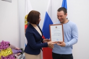 Жителям трех районов Новгородской области вручили жилищные сертификаты в рамках пилотного проекта «Рождаемость»
