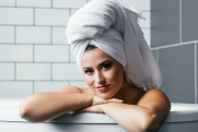 Трихолог назвала опасные привычки женщин после мытья волос