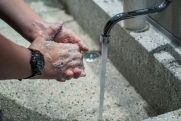 Эпидемиолог Ненастина показала, как мыть руки для защиты от болезней