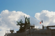 Во Франции народ призвали к восстанию и свержению Макрона