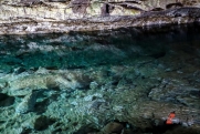 Сапбордисты из Челябинска забрались в пещеру и проплыли по подземной реке