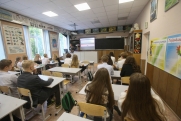 Российские учителя пожаловались на сокращение часов по обществознанию