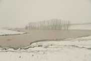 В Иркутске резко поднявшаяся в Ангаре вода начала топить дома