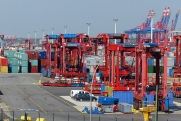 Российскому контейнеровозу отказали в бункеровке в китайском порту
