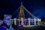 В Новосибирске начнут снимать новогодние украшения