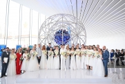 На выставке «Россия» сыграли свадьбы сразу 16 пар