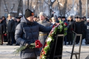 Свердловские представители власти возложили цветы к мемориалу Жукова
