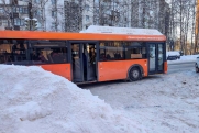 В Нижневартовск привезли первую партию новых автобусов: сколько всего закупили