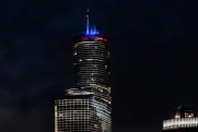 Самое высокое здание в мире подсветили в цвета флага России