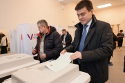 Губернатор Котюков проголосовал на выборах президента России