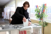Россияне за рубежом выстроились в очереди, чтобы проголосовать