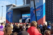 Тысячи свердловчан и десятки VIP на «Екатеринбург Арене» оцепила полиция: что происходит