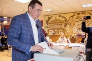 Губернатор Сахалинской области проголосовал на выборах президента России