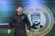 Сын Кадырова получил награду от главы ДНР