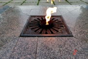 В память о страшной трагедии: в ДНР зажгли вечный огонь