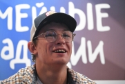 В Новосибирске Никита Кологривый оголил торс в баре и устроил драку