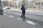 На улицах Красноярска появились первые самокаты