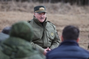 Лукашенко разрешил отправлять военных для помощи России