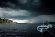 Сильный шторм с 10-метровыми волнами угрожает Камчатке