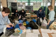 Пострадавшим от паводков жителям Оренбургской и Челябинской областей помогают волонтеры с Урала