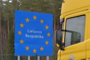 Литва вторые сутки не пропускает автобус из России