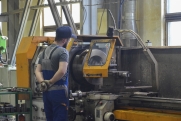 На тюменском кирпичном заводе насмерть зажало рабочего: что известно о происшествии