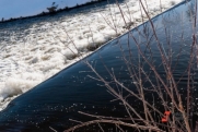 В Челябинской области размыло дорогу к селу: «Вода унесла машину»