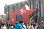 В Новосибирске у монумента Славы героев ВОВ устроят празднник за 1 млн рублей