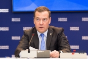 Медведев: «За митингами в Грузии из-за закона об иноагентах видна хорошо знакомая голливудская рука»