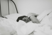 Сомнолог Коробкова раскрыла причины сонного паралича