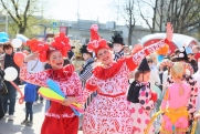 В цирковом шествии на выставке «Россия» поучаствовало более тысячи человек
