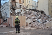 Люди падают в обморок от увиденного, губернатор помогает спасателям: подробности трагедии в Белгороде