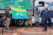 Мэр Екатеринбурга проводил грузовик в зону СВО: среди подарков бойцам – мотоциклы