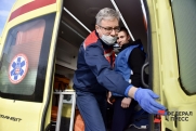 В Луганске спасатели достали из-под завалов обстрелянного ВСУ здания еще два тела