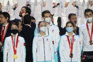В Париже заметили необычную рекламу Олимпийских игр: на плакате Исинбаева и флаг РФ