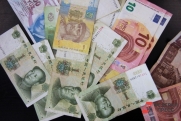 Мосбиржа объявила о прекращении торгов по доллару и евро: главное за сутки