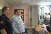 Блогер «Полковник Трифонов» проверил выдачу паспортов свердловчанам