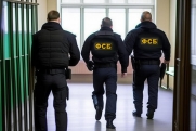 Подозреваемого в подрыве внедорожника в Москве доставили в Россию