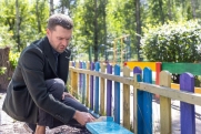 Екатеринбургский депутат Алексей Вихарев ремонтирует школы к новому учебному году