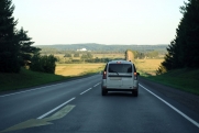 Из-за жары ограничена скорость по трассе в районе Ялуторовска: где еще стоят машины