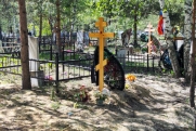 В Нижневартовске неизвестные разгромили несколько могил на кладбище: «Это издевательство»