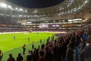 Фанаты футбола в Афинах устроили драку