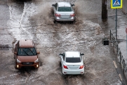 Ливень затопил дороги Красноярска: ситуация к этому часу