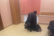 В Первоуральске жестко скрутили двоих мужчин: пытались дать взятку чиновникам