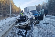 В Свердловской области из-за смертельного ДТП с участием грузовика перекрыли трассу