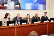 Спикеру ЗСНО Евгению Люлину представили первую в России платформу молодежных инициатив